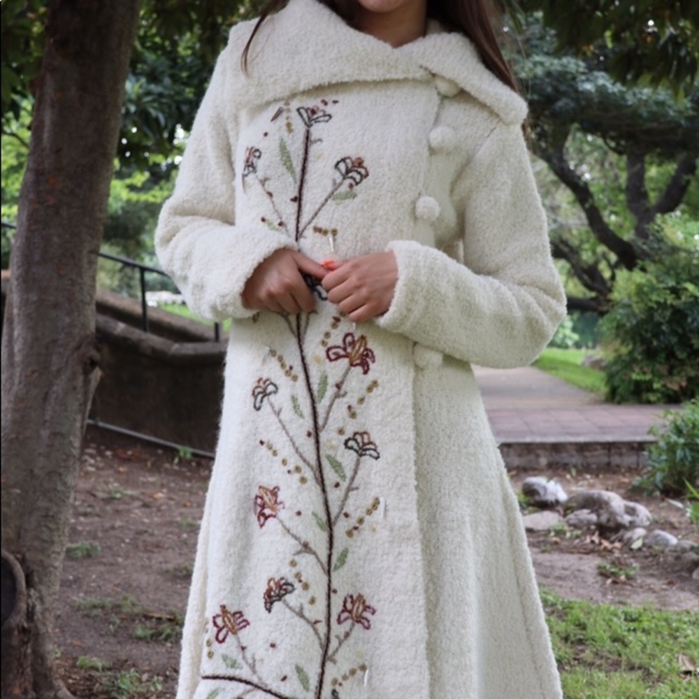 Brand new alpaca queen style. I’m a boutique so I have in all sizes.